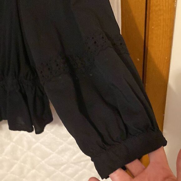 Black blouse   - Picture 3 of 9